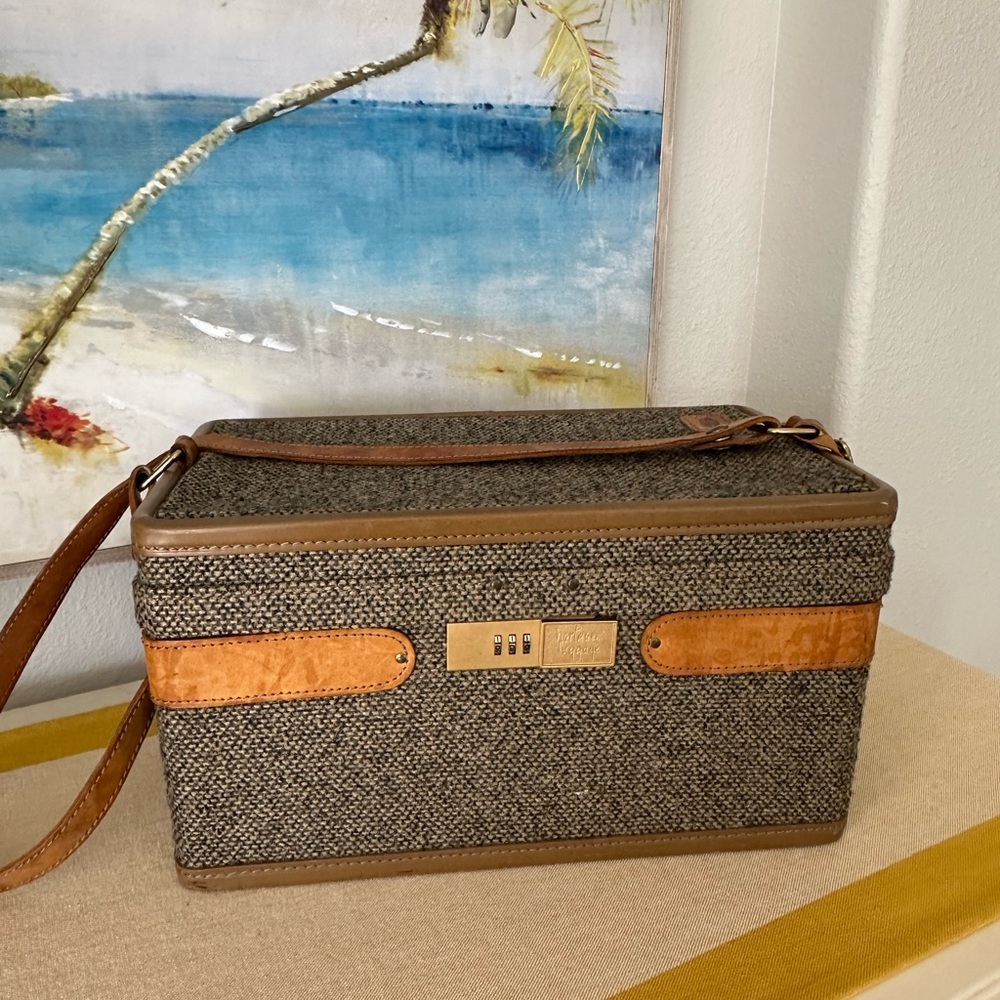 Hartmann Vintage Luggage Tweed  Makeup/Overnight Case.